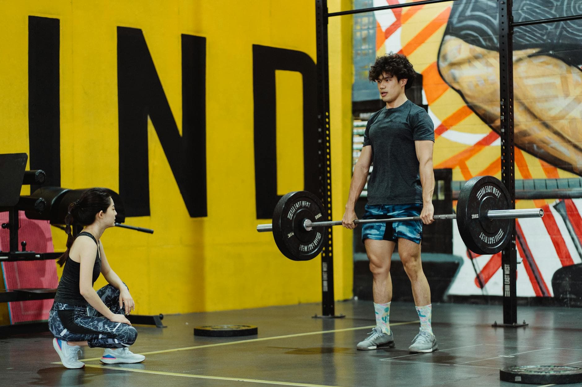 Trap Bar vs Barbell Deadlift: Which Builds Better Strength?