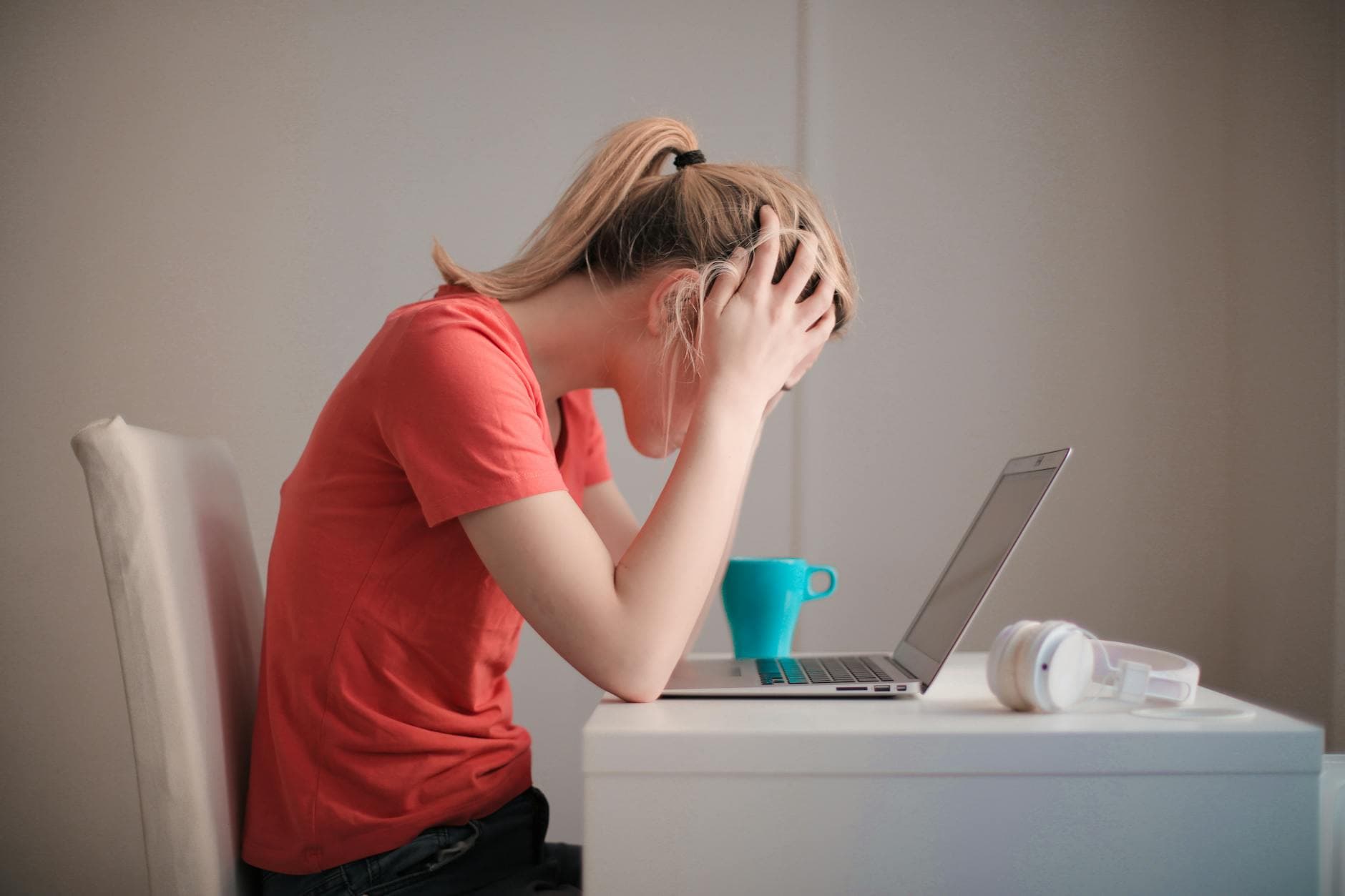 How to Stay Consistent During Stressful Work Periods: Guide